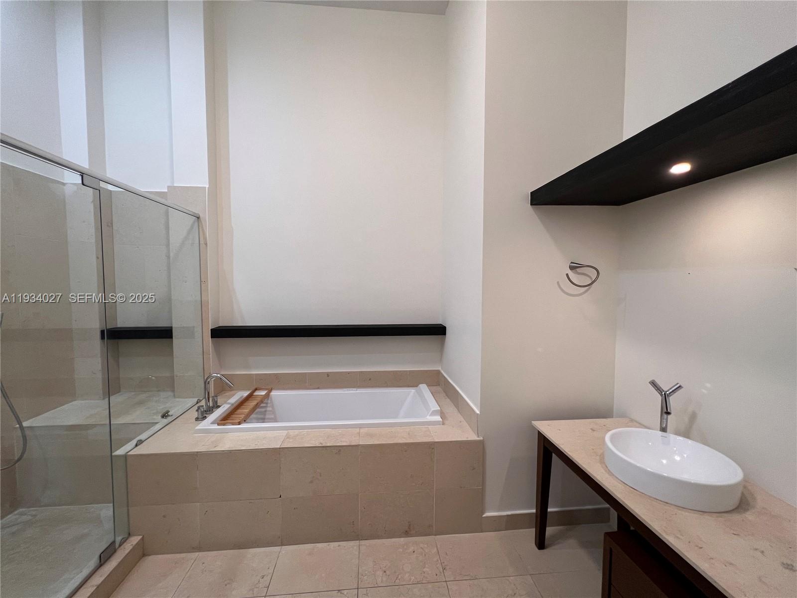 495 Brickell Ave #1501, Miami FL 33131