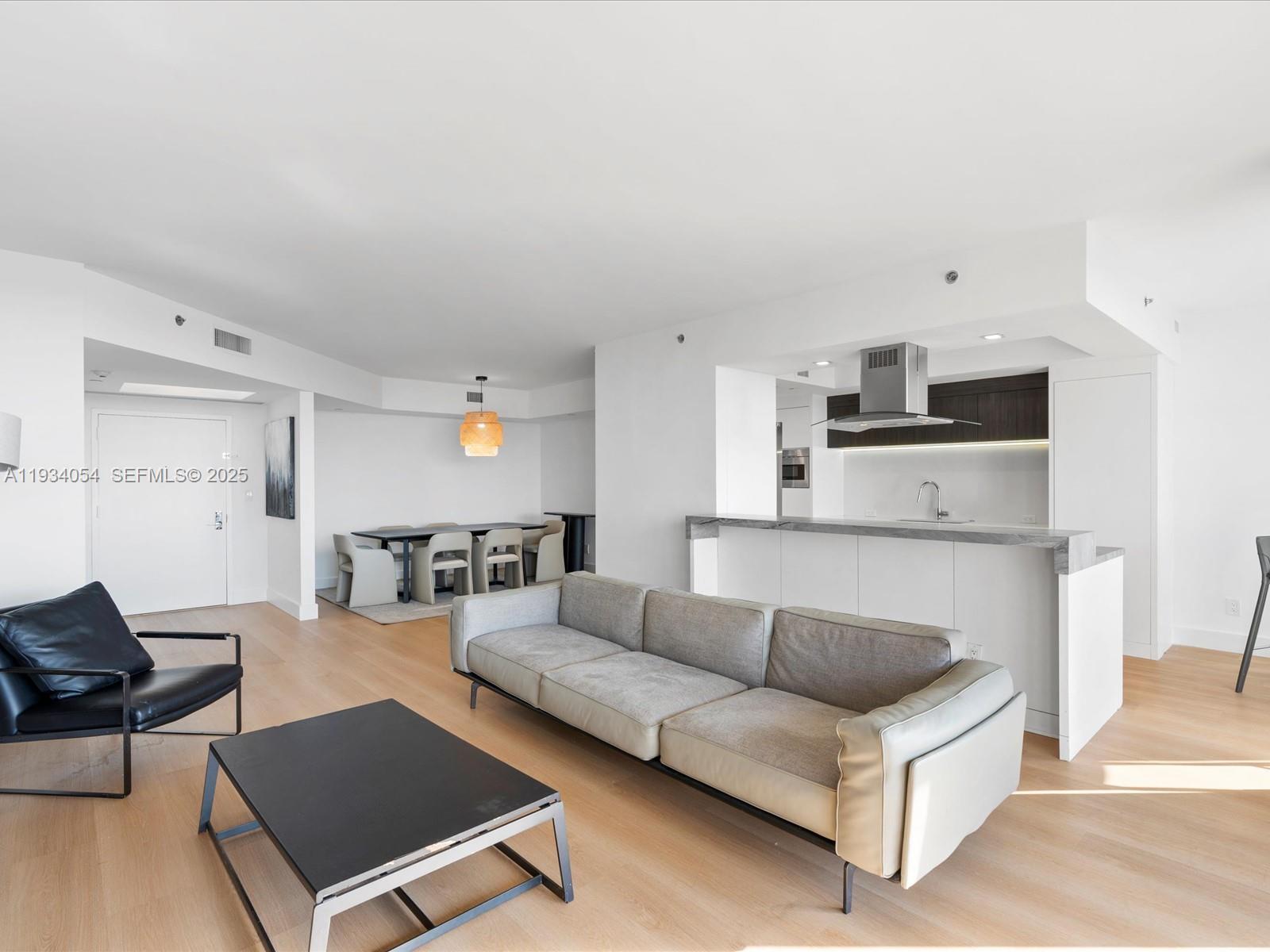2000 Island Blvd #903, Aventura FL 33160