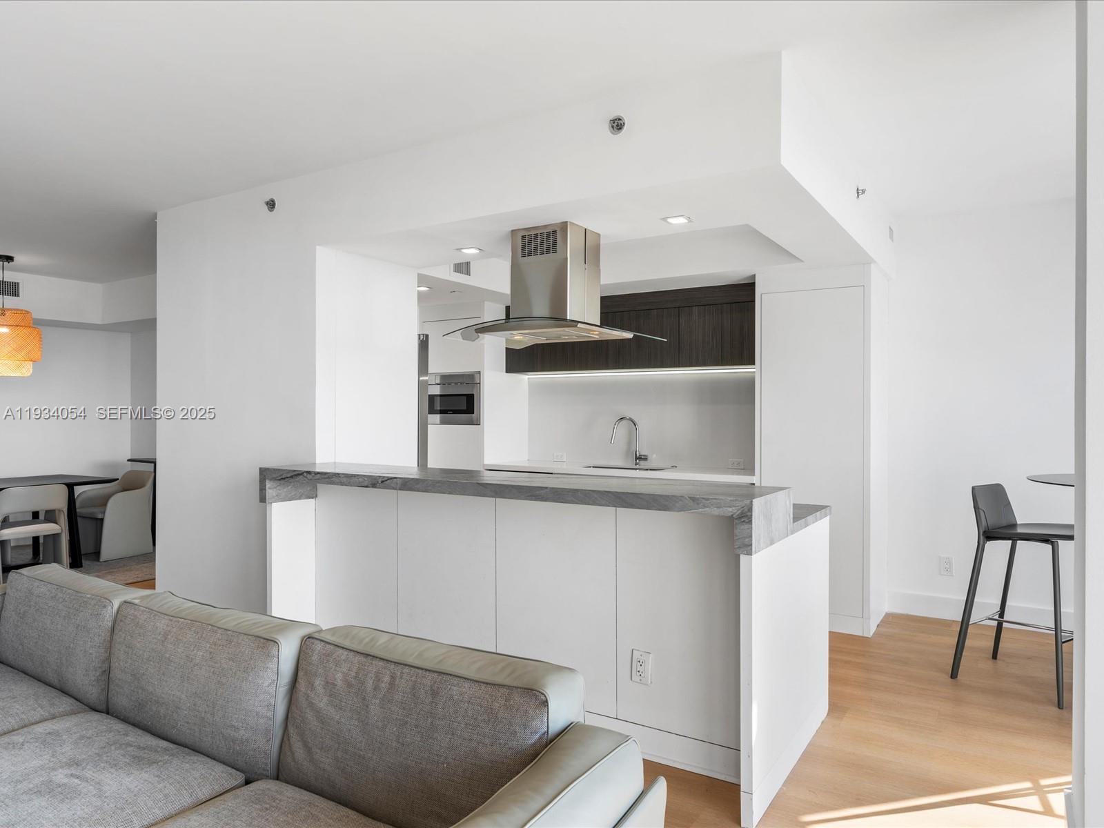 2000 Island Blvd #903, Aventura FL 33160