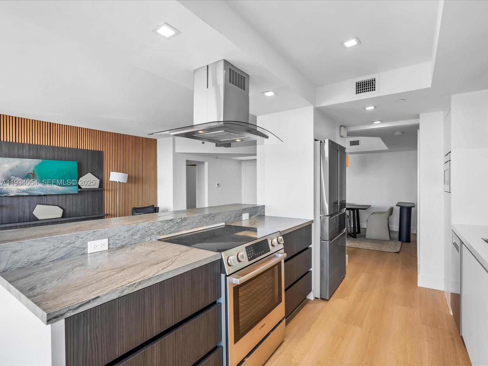 2000 Island Blvd #903, Aventura FL 33160