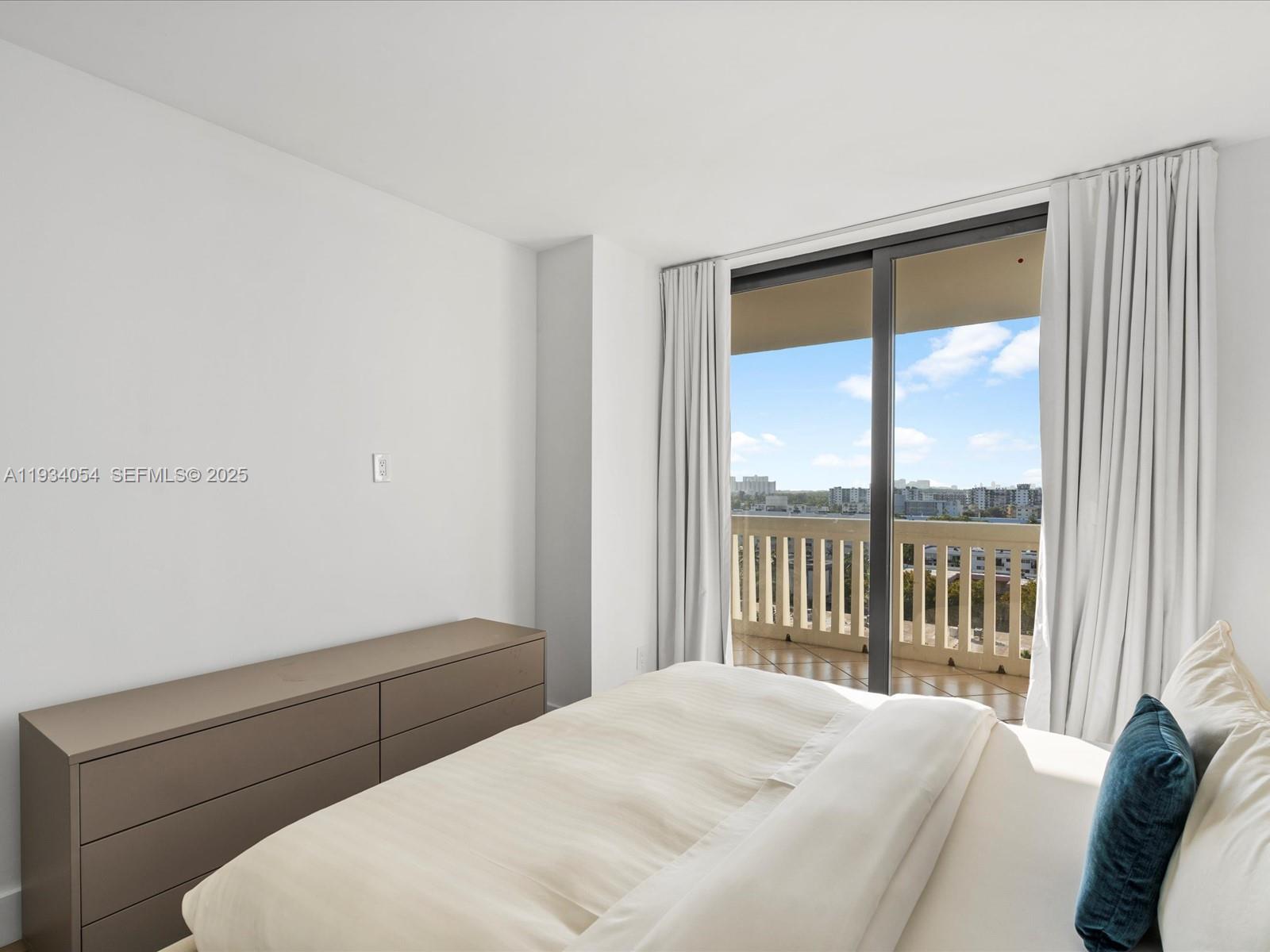 2000 Island Blvd #903, Aventura FL 33160