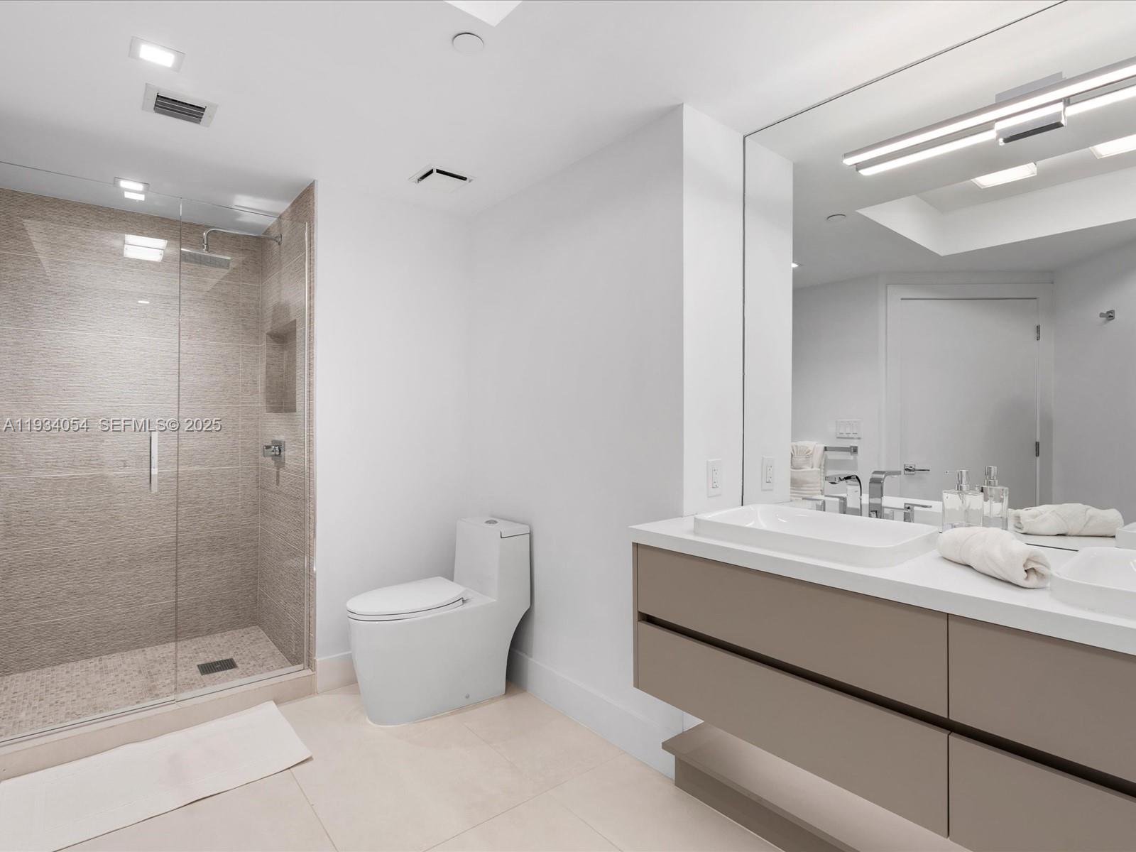 2000 Island Blvd #903, Aventura FL 33160