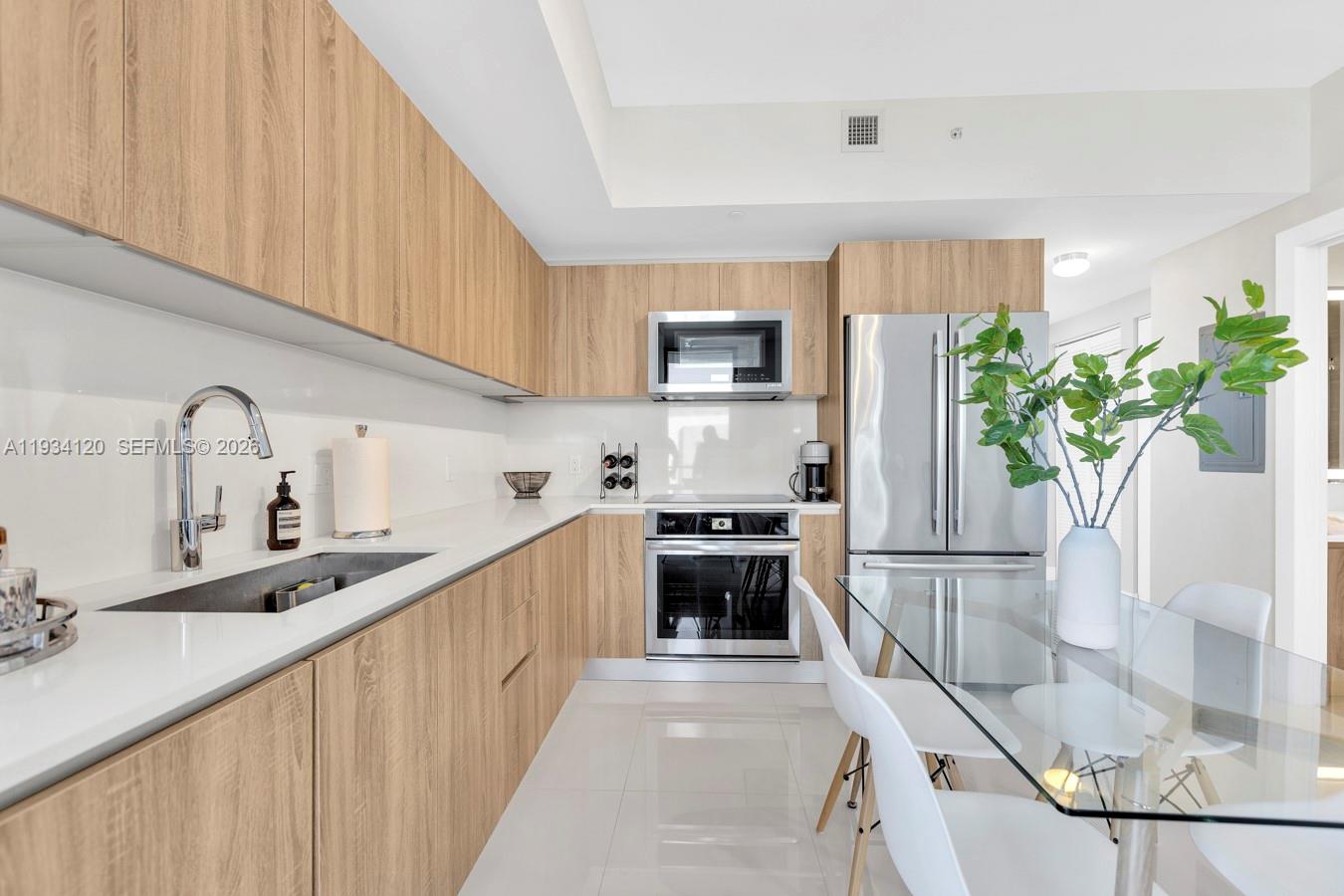 2960 NE 207 St #810, Aventura FL 33180
