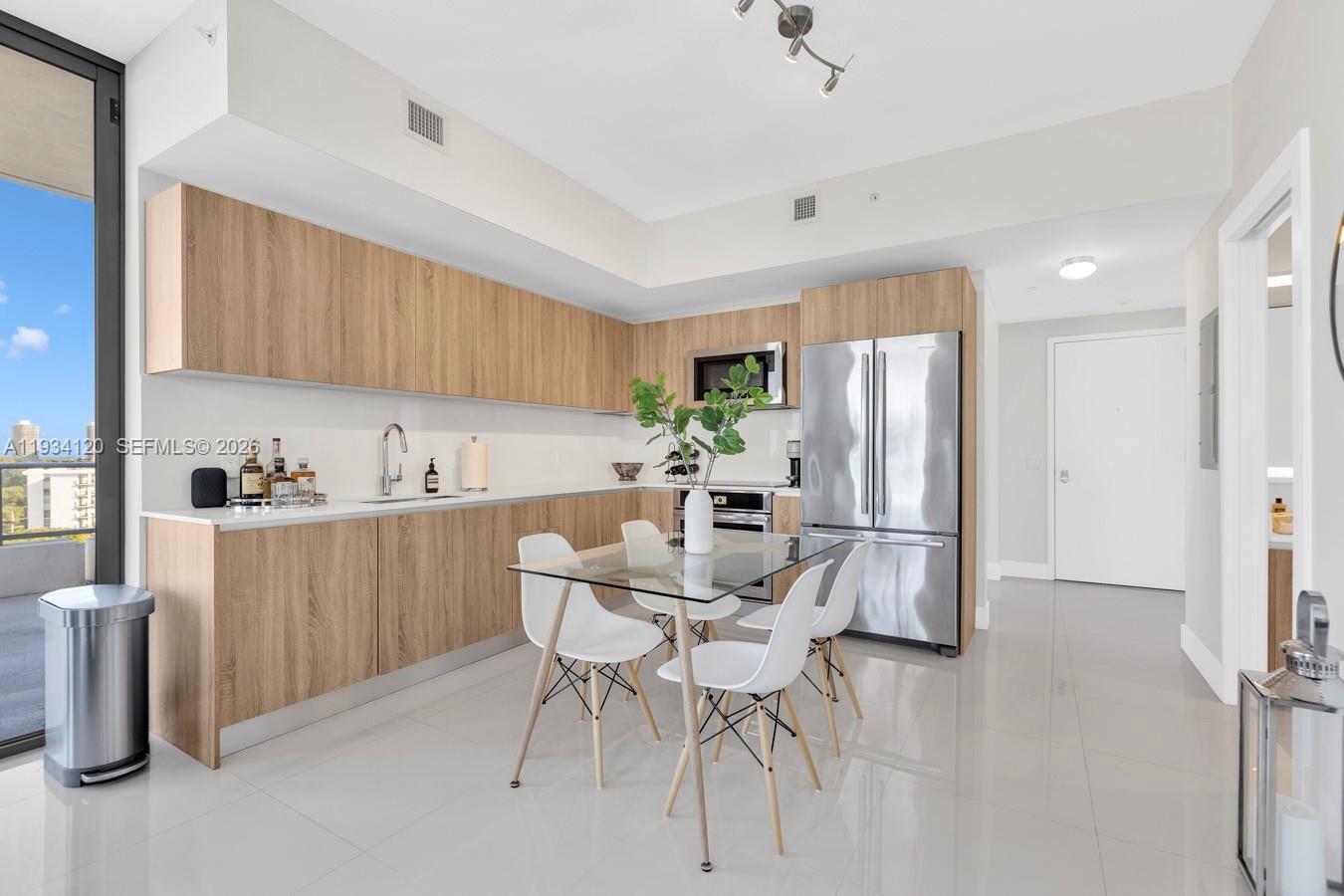 2960 NE 207 St #810, Aventura FL 33180