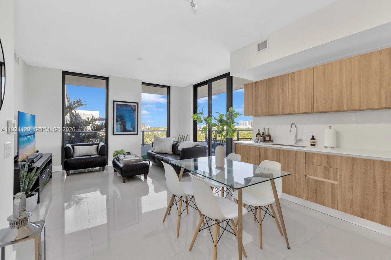 2960 NE 207 St #810, Aventura FL 33180