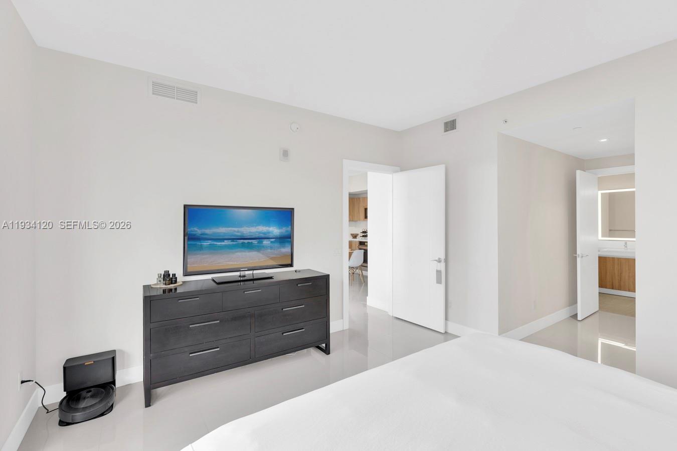 2960 NE 207 St #810, Aventura FL 33180