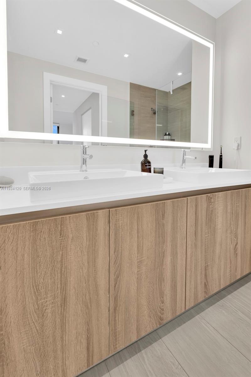 2960 NE 207 St #810, Aventura FL 33180