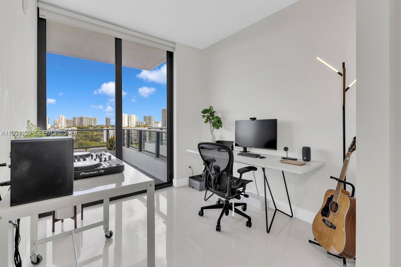 2960 NE 207 St #810, Aventura FL 33180