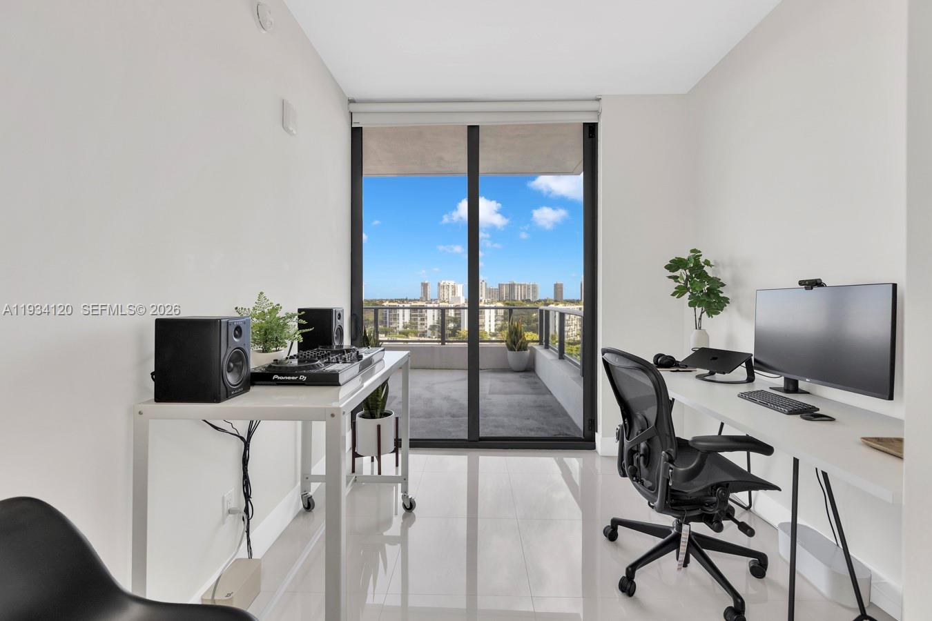 2960 NE 207 St #810, Aventura FL 33180