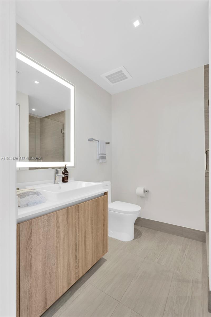 2960 NE 207 St #810, Aventura FL 33180