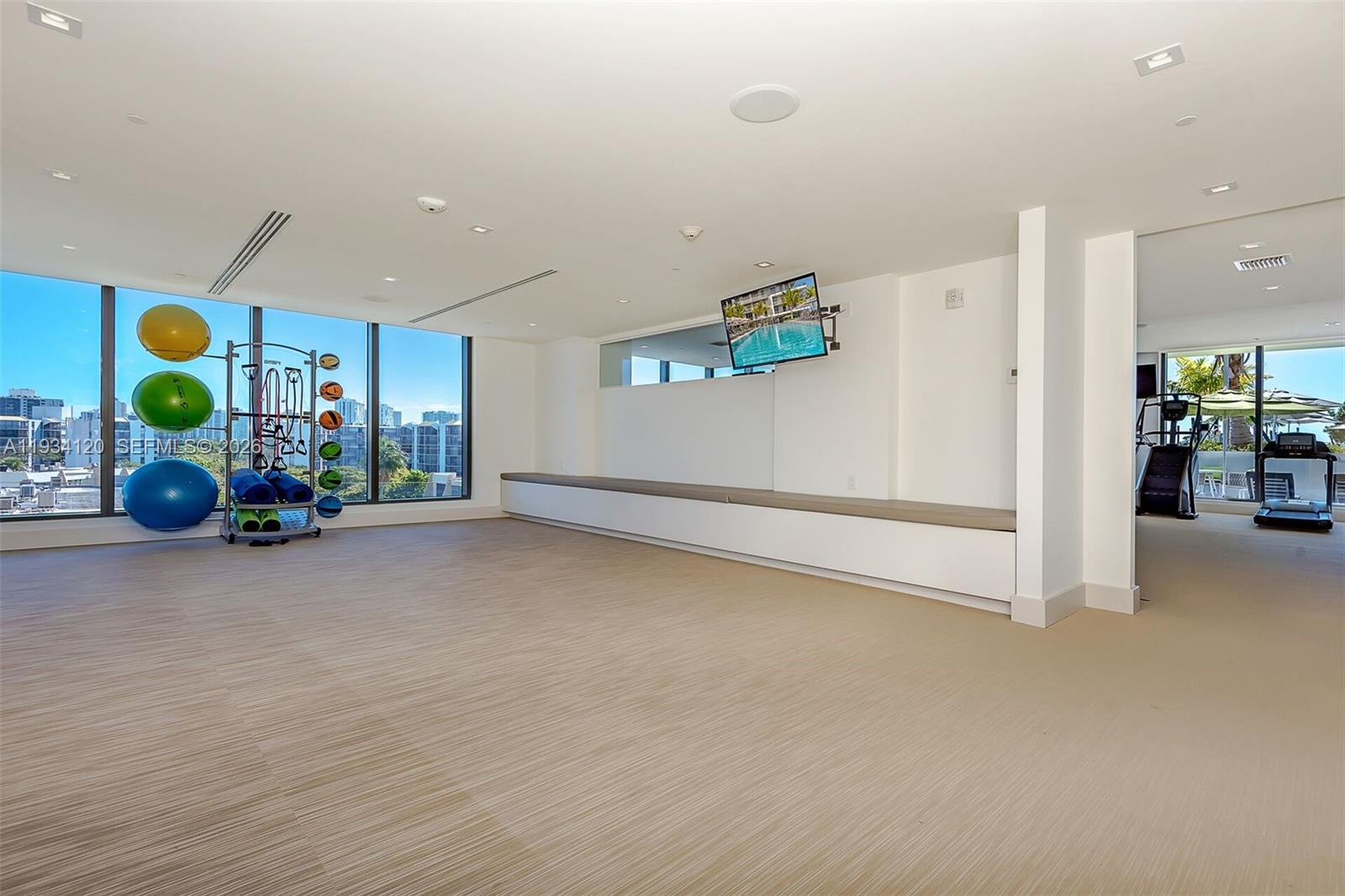 2960 NE 207 St #810, Aventura FL 33180