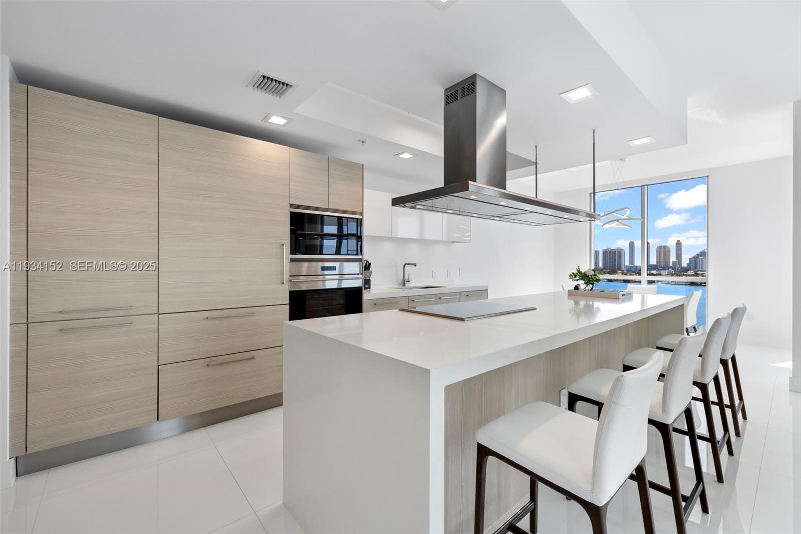 17111 Biscayne Blvd #1110, North Miami Beach FL 33160
