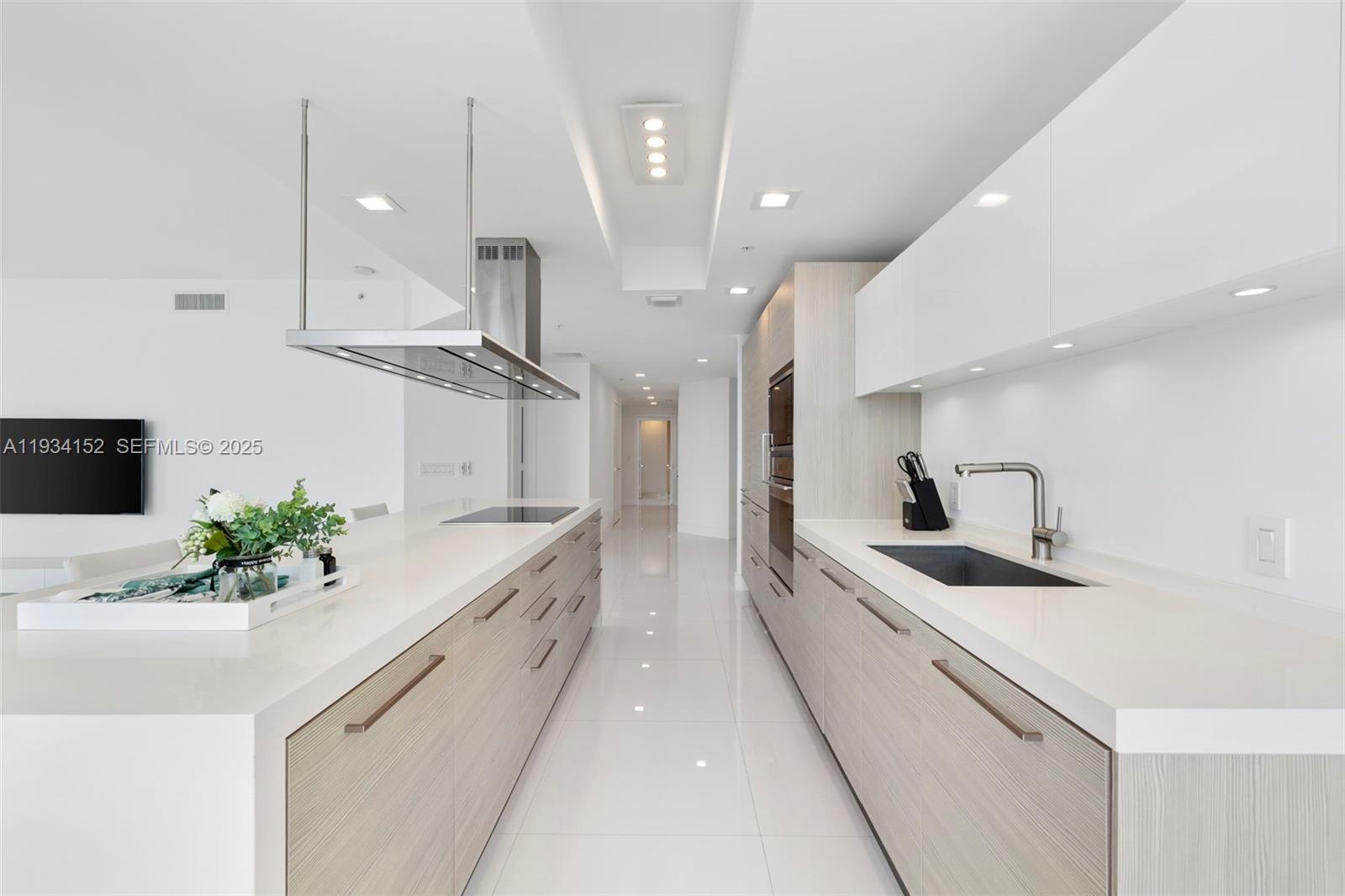 17111 Biscayne Blvd #1110, North Miami Beach FL 33160