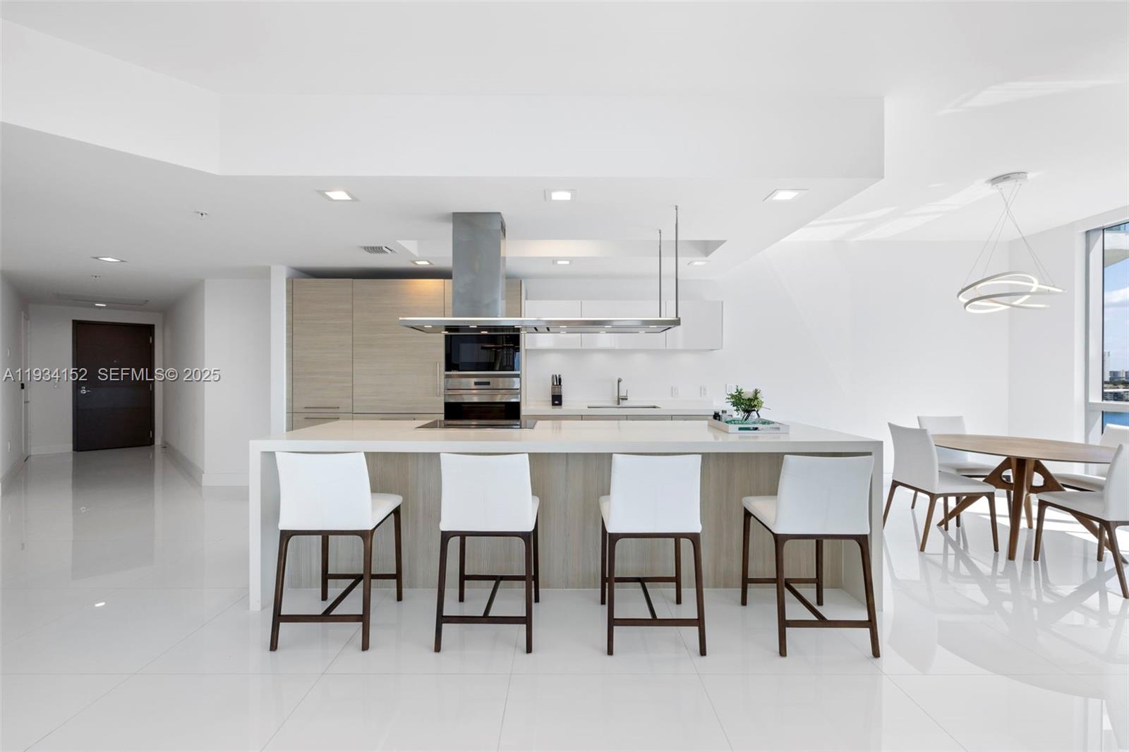 17111 Biscayne Blvd #1110, North Miami Beach FL 33160