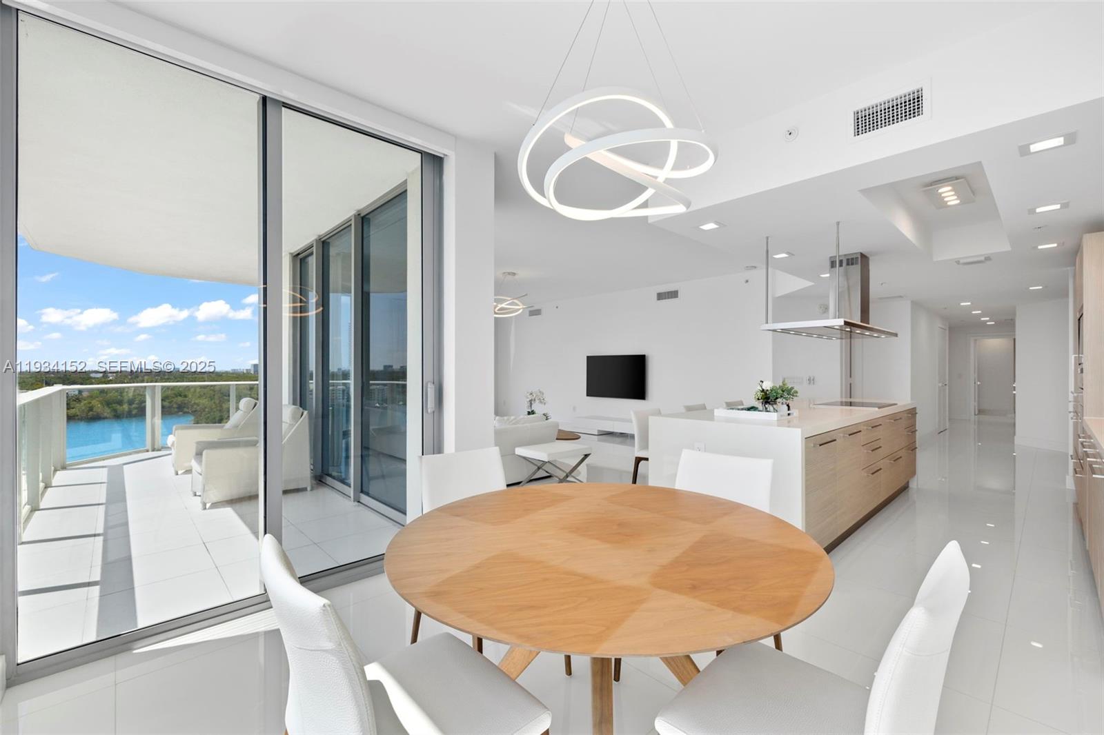 17111 Biscayne Blvd #1110, North Miami Beach FL 33160