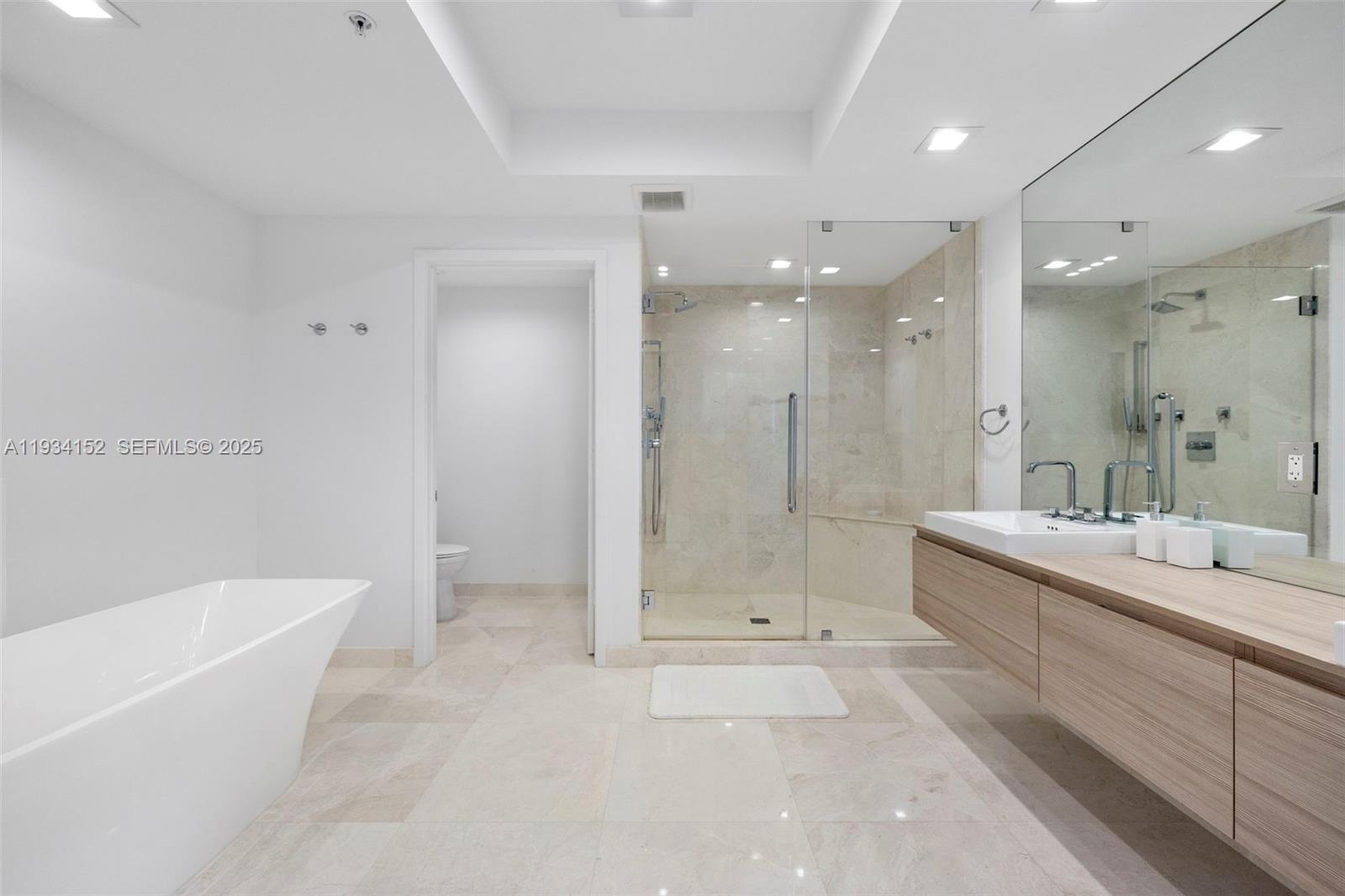 17111 Biscayne Blvd #1110, North Miami Beach FL 33160