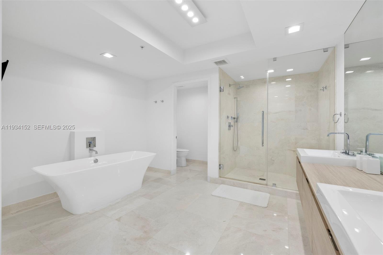 17111 Biscayne Blvd #1110, North Miami Beach FL 33160