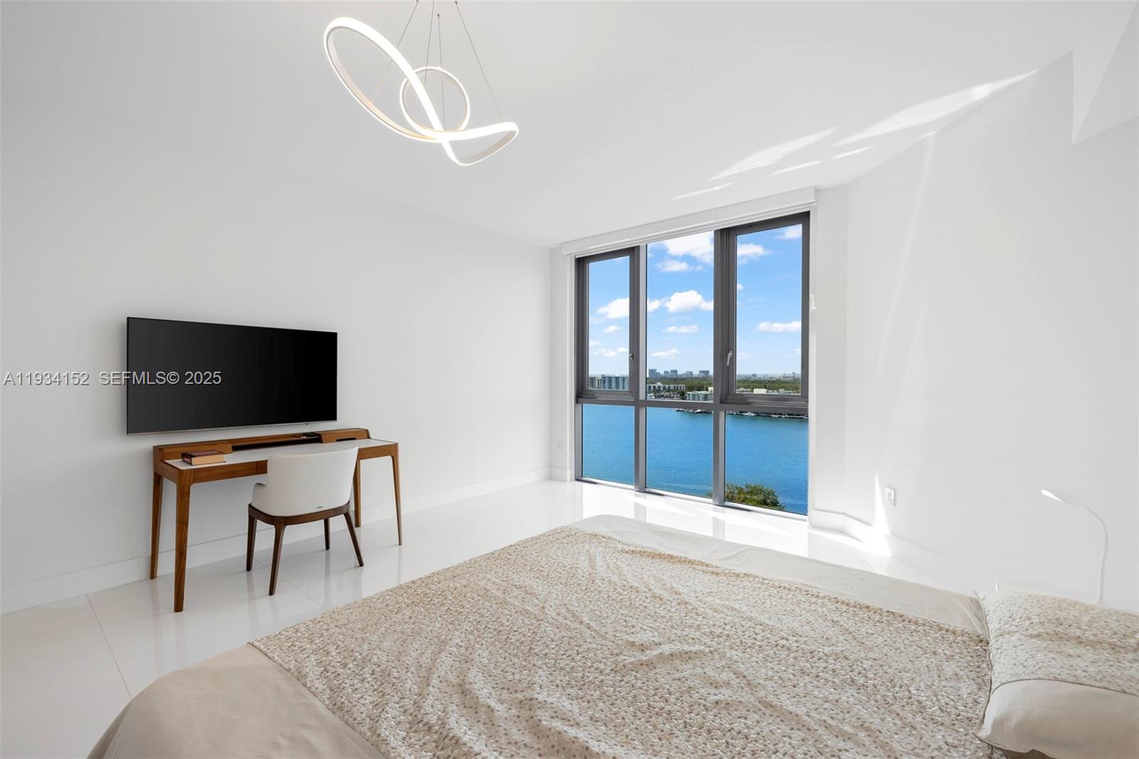 17111 Biscayne Blvd #1110, North Miami Beach FL 33160
