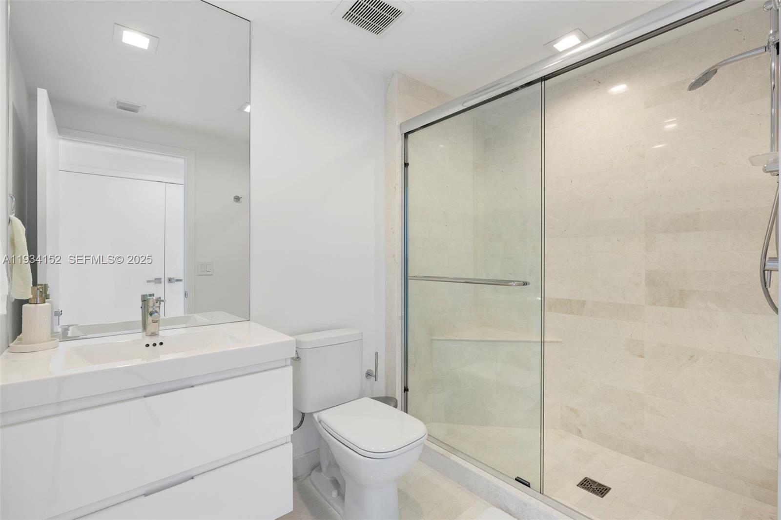 17111 Biscayne Blvd #1110, North Miami Beach FL 33160