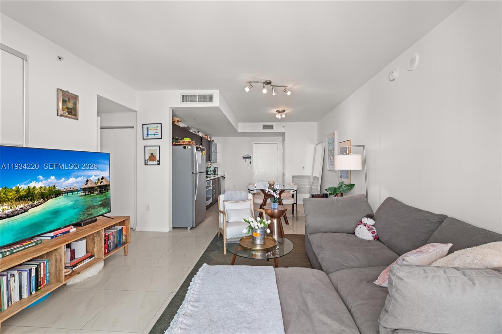90 SW 3rd St #2109, Miami FL 33130
