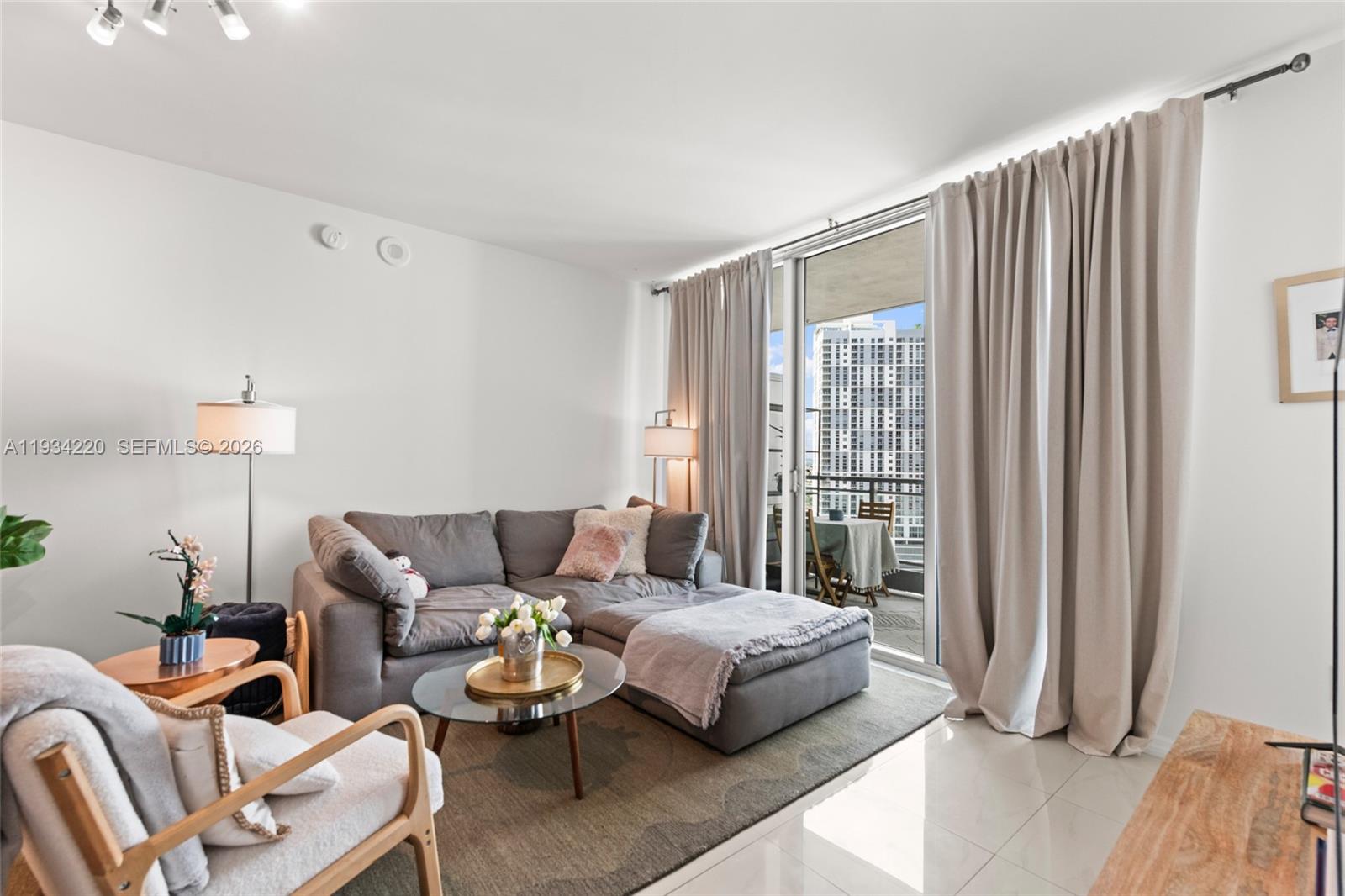 90 SW 3rd St #2109, Miami FL 33130