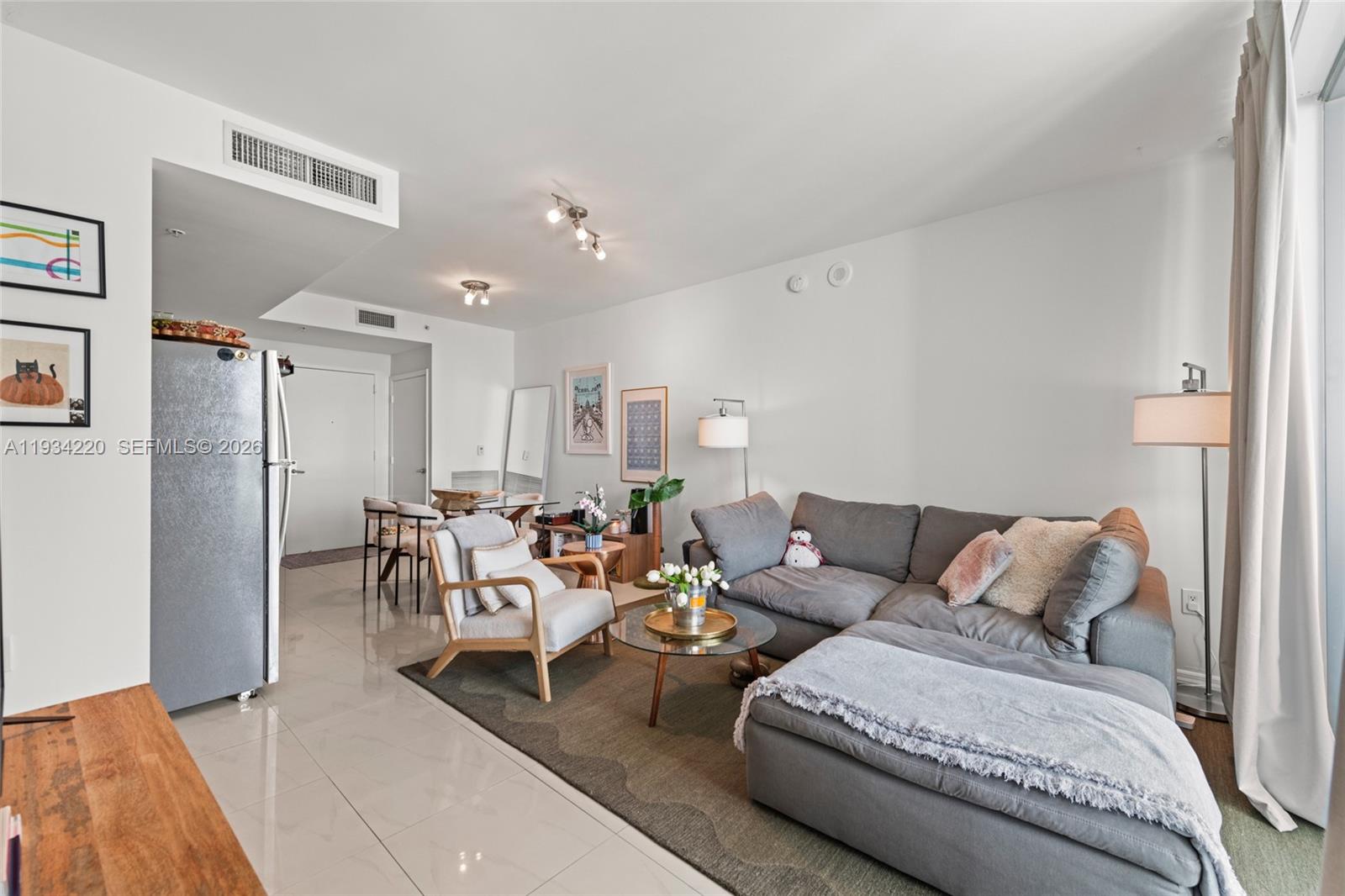 90 SW 3rd St #2109, Miami FL 33130