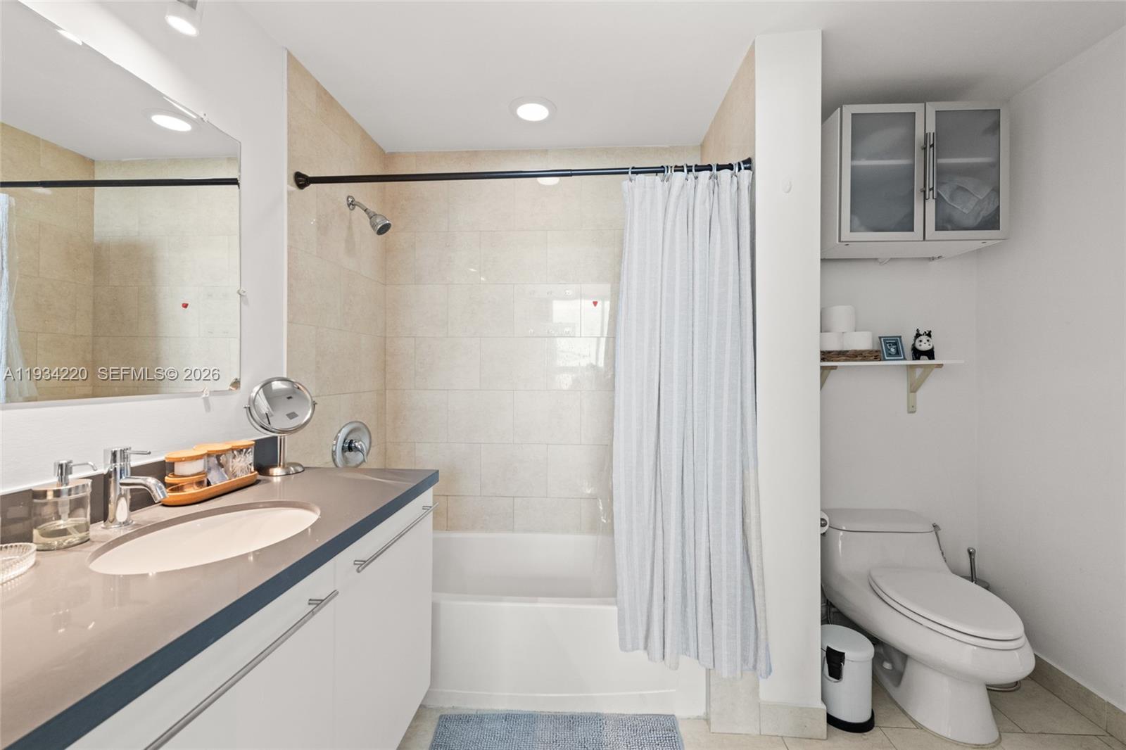 90 SW 3rd St #2109, Miami FL 33130