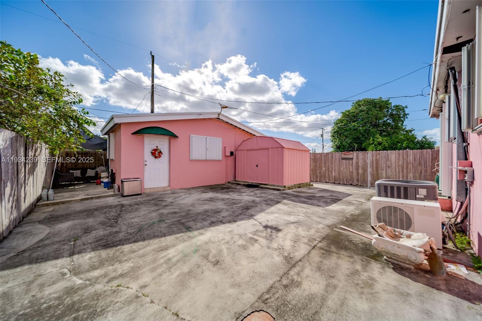 854 E 24th St, Hialeah FL 33013