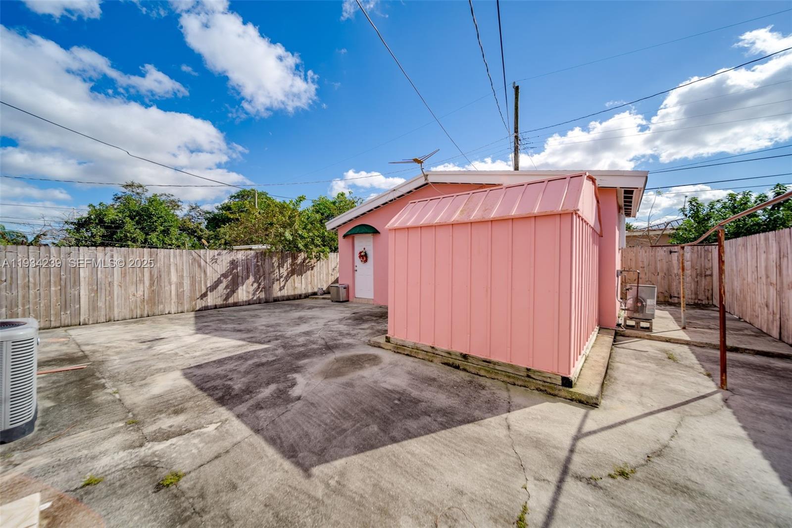 854 E 24th St, Hialeah FL 33013