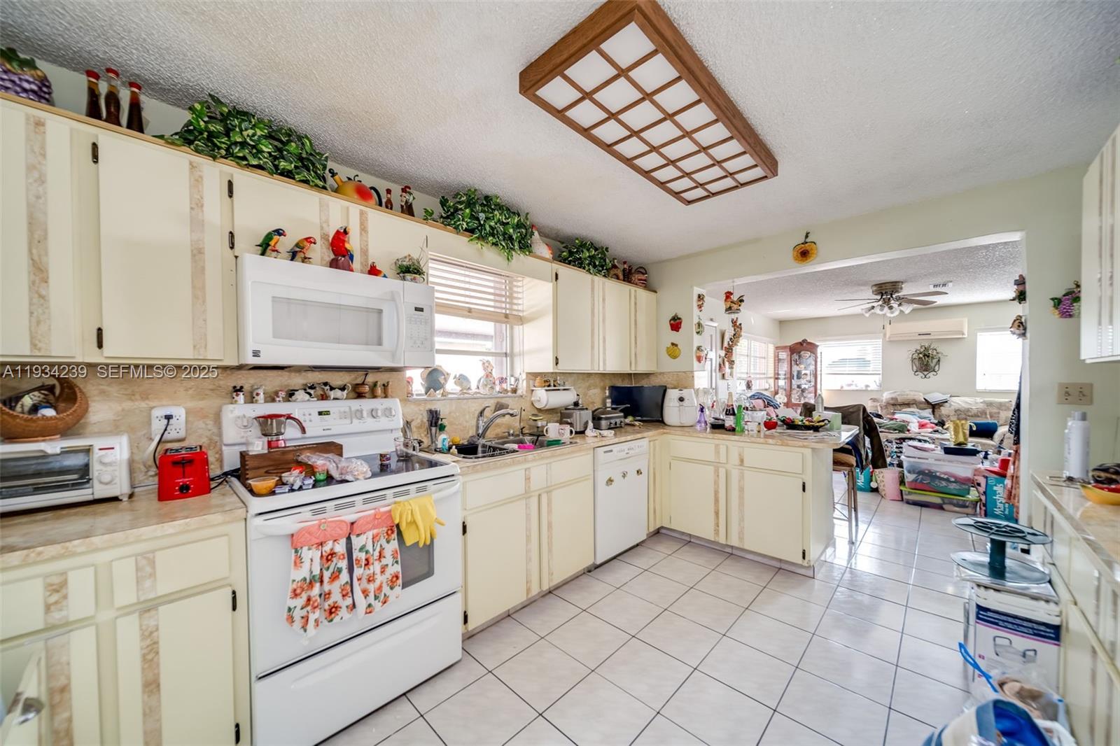 854 E 24th St, Hialeah FL 33013
