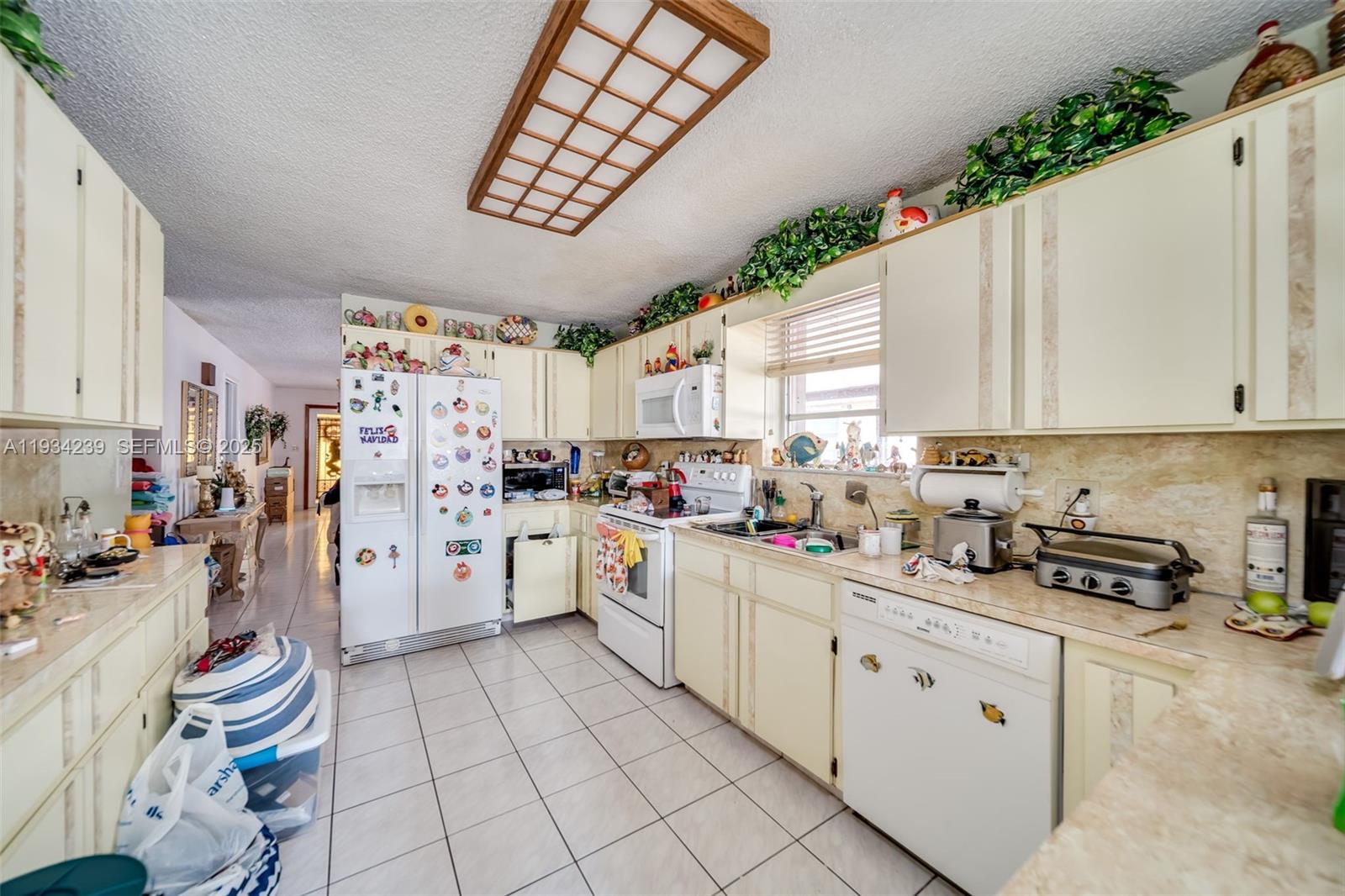 854 E 24th St, Hialeah FL 33013