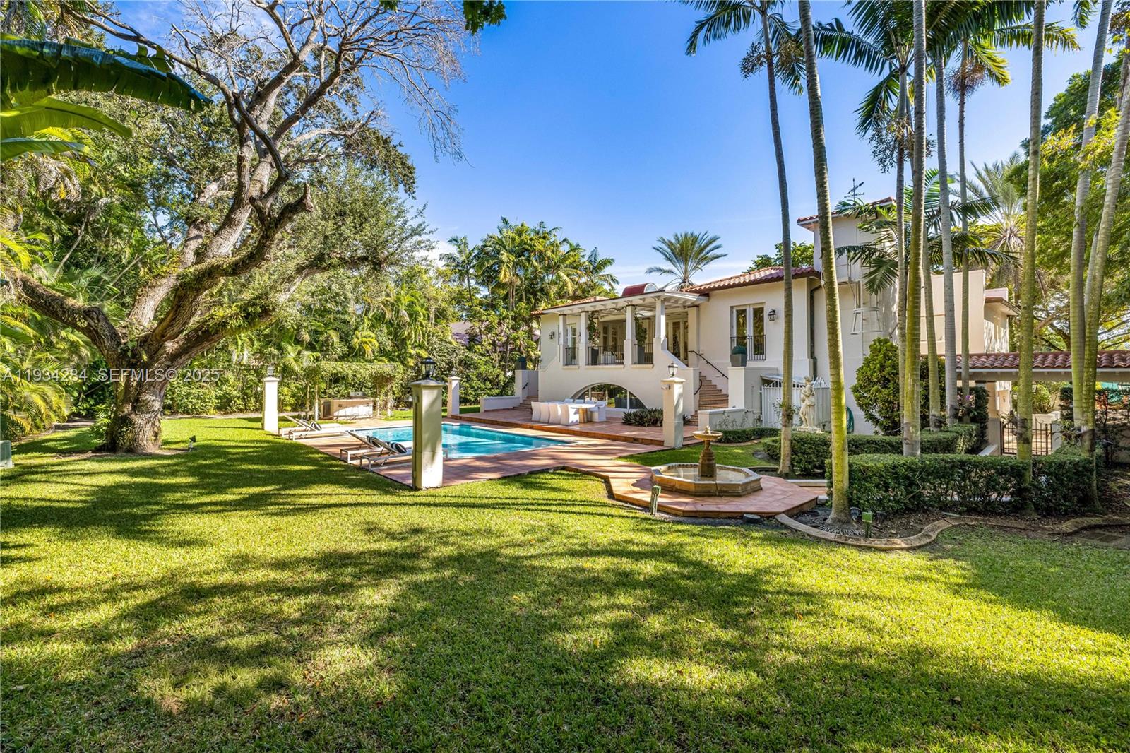 8000 Los Pinos Blvd, Coral Gables FL 33143