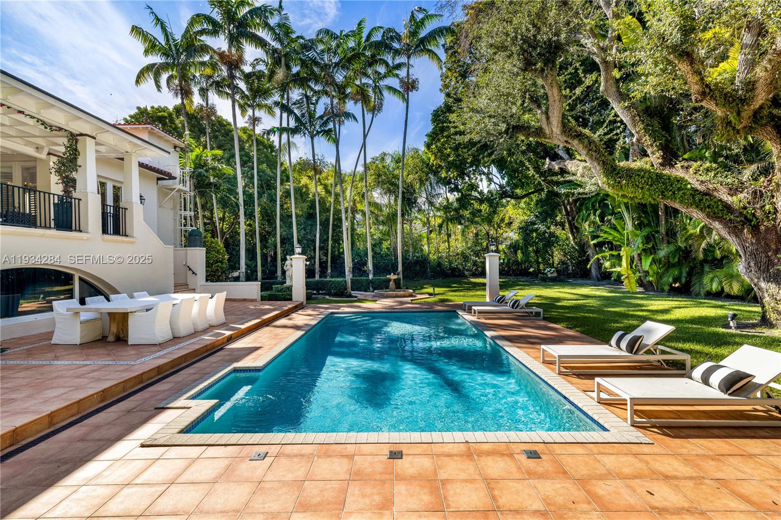 8000 Los Pinos Blvd, Coral Gables FL 33143