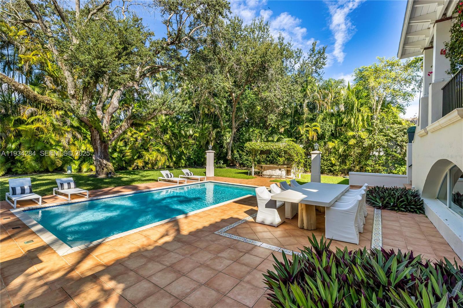 8000 Los Pinos Blvd, Coral Gables FL 33143