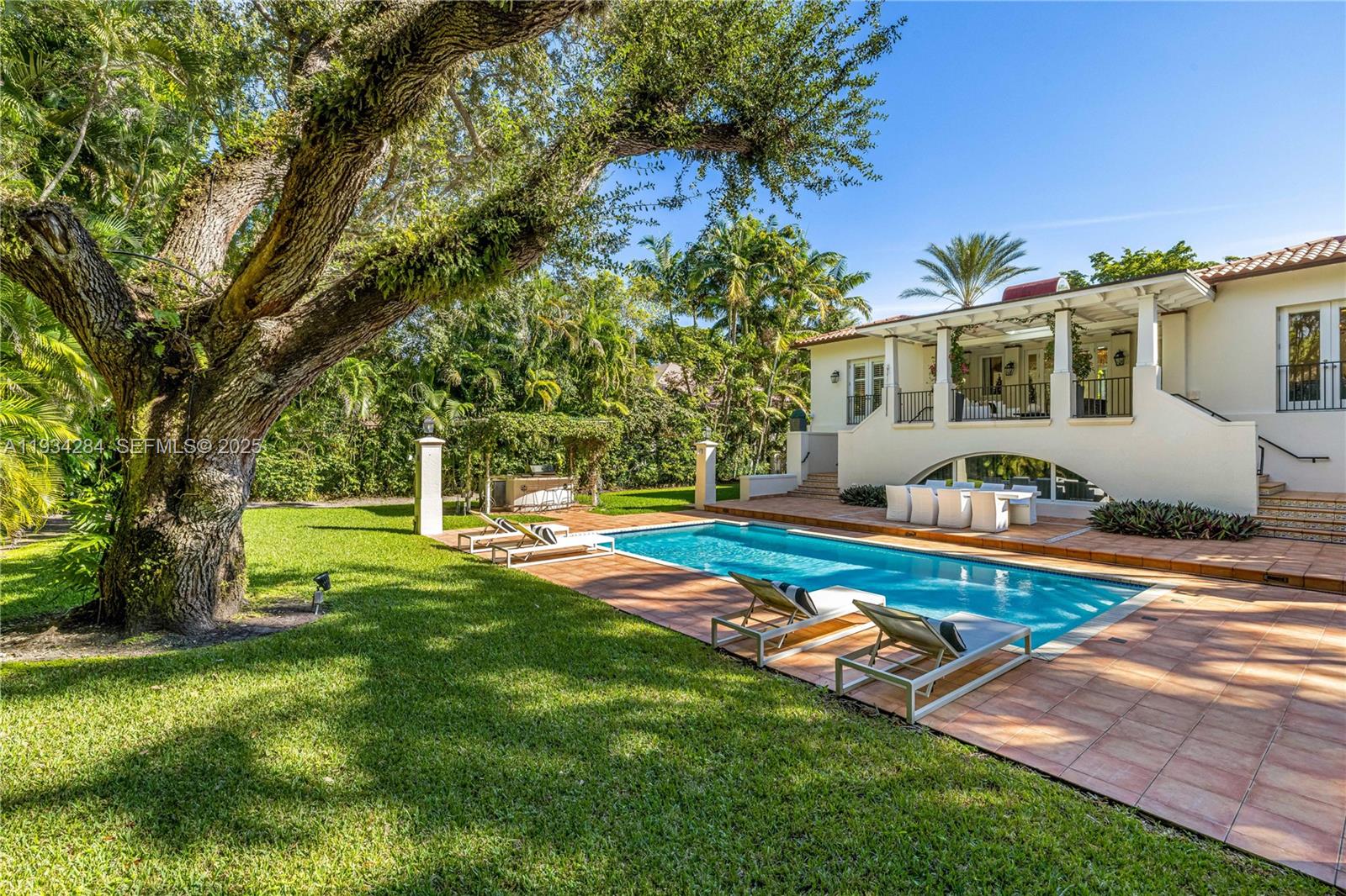 8000 Los Pinos Blvd, Coral Gables FL 33143