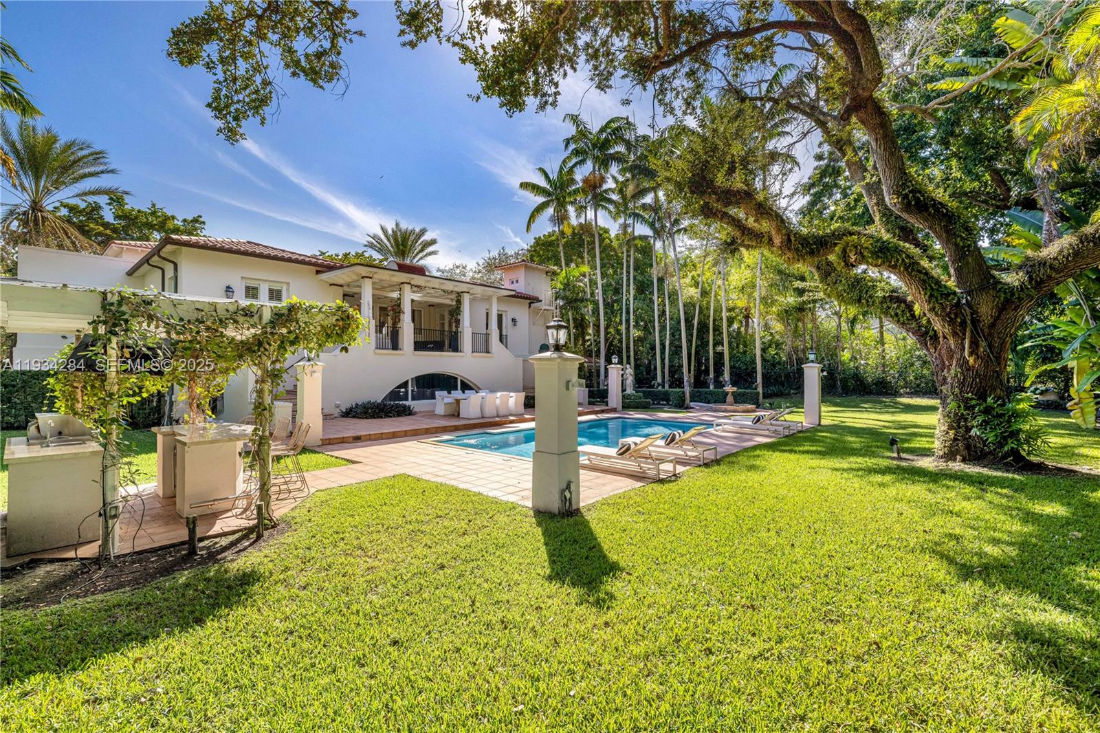 8000 Los Pinos Blvd, Coral Gables FL 33143