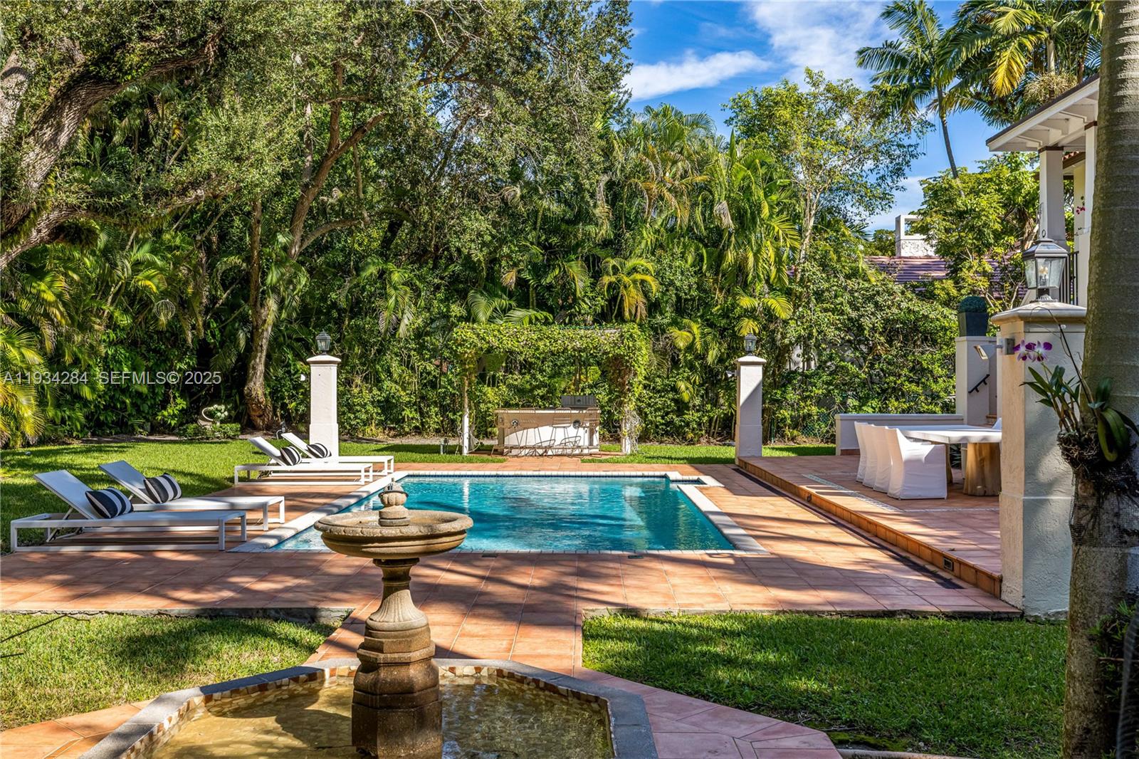 8000 Los Pinos Blvd, Coral Gables FL 33143