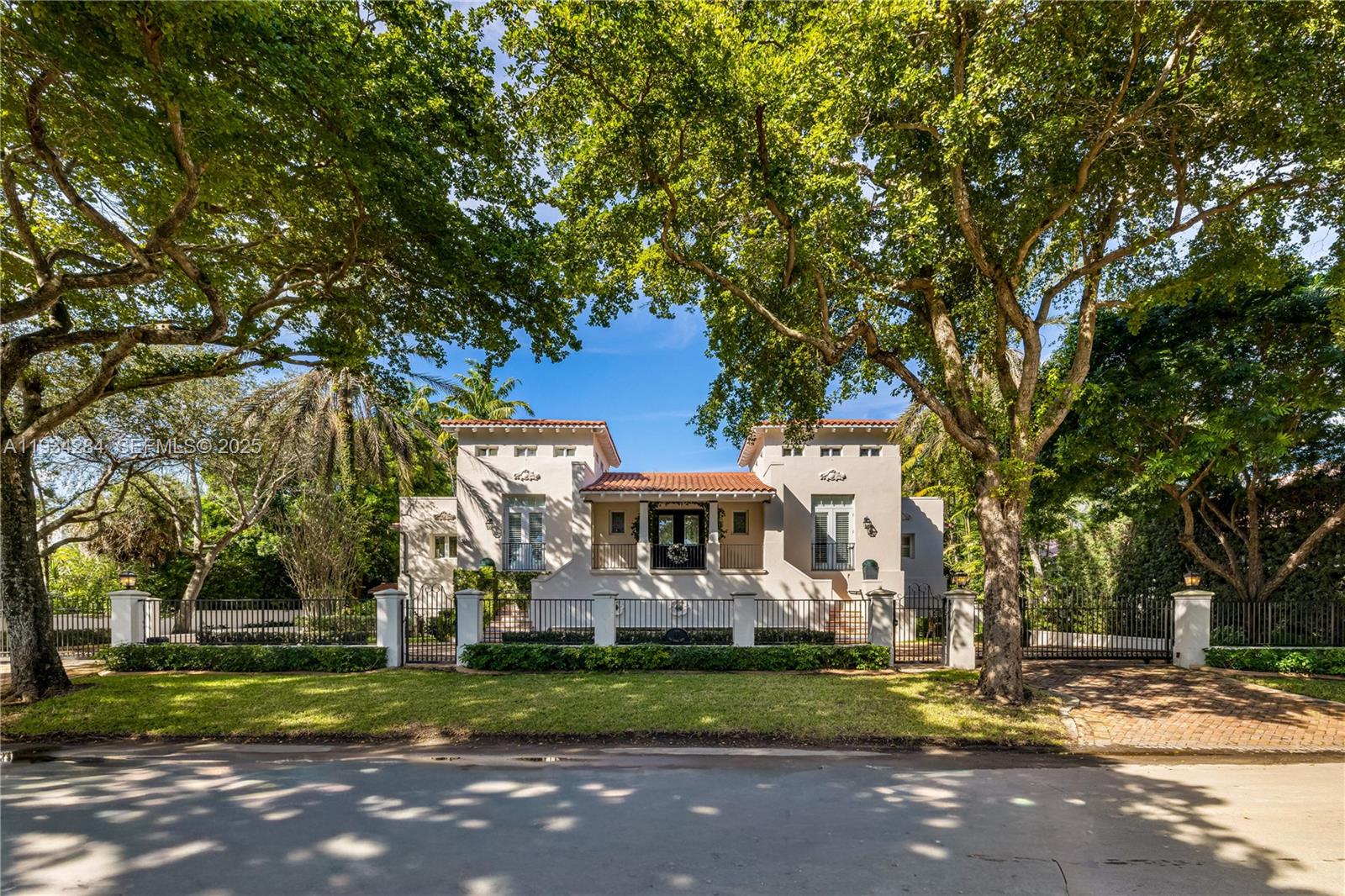 8000 Los Pinos Blvd, Coral Gables FL 33143
