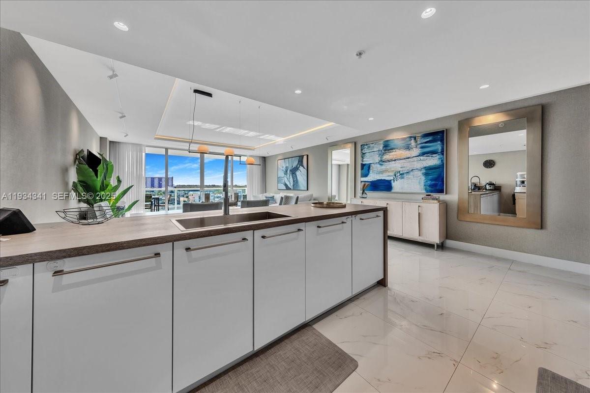 400 Sunny Isles Blvd #718, Sunny Isles Beach FL 33160