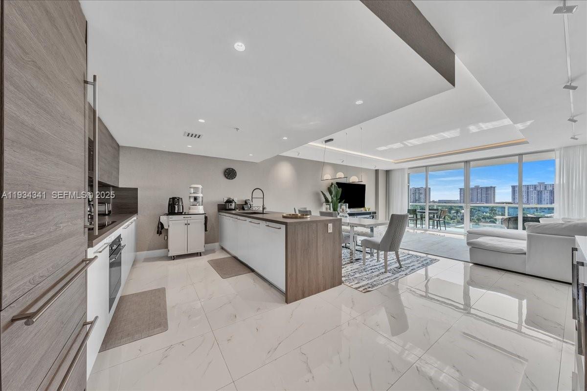 400 Sunny Isles Blvd #718, Sunny Isles Beach FL 33160