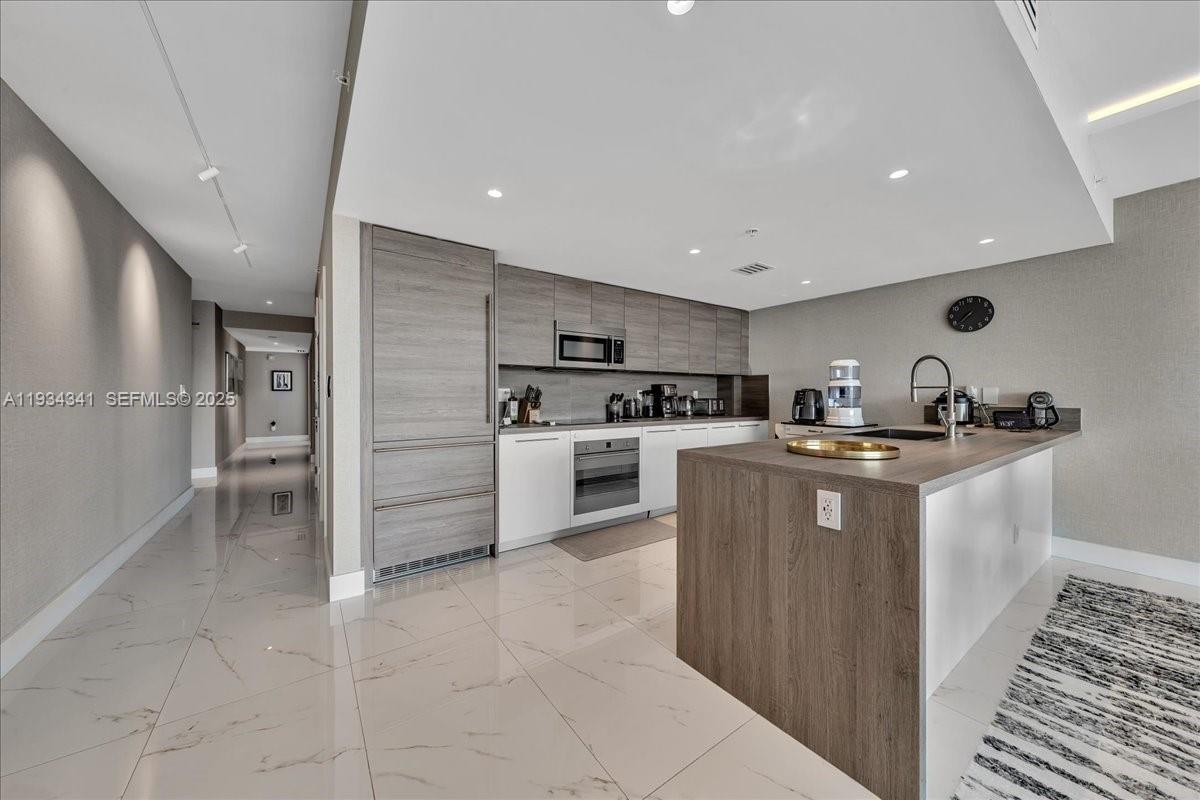 400 Sunny Isles Blvd #718, Sunny Isles Beach FL 33160