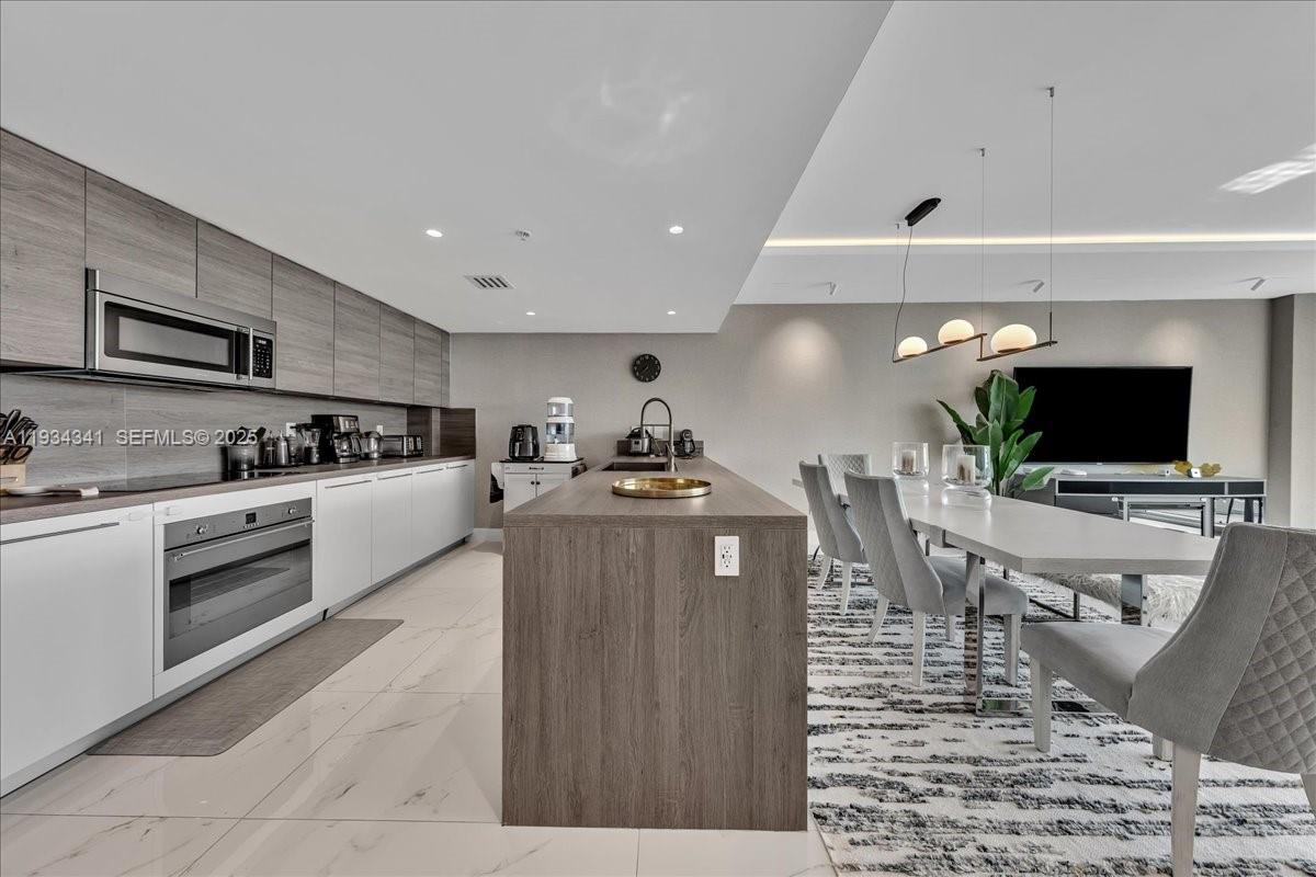 400 Sunny Isles Blvd #718, Sunny Isles Beach FL 33160