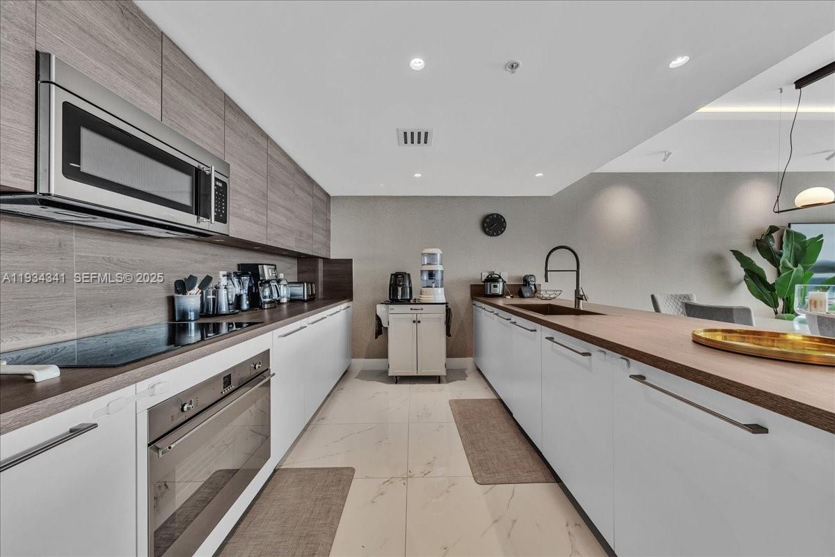 400 Sunny Isles Blvd #718, Sunny Isles Beach FL 33160