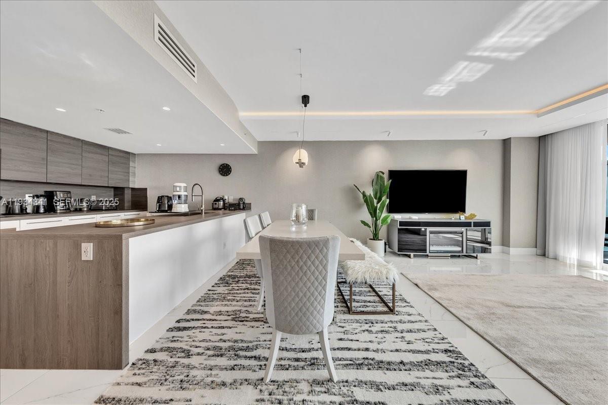400 Sunny Isles Blvd #718, Sunny Isles Beach FL 33160