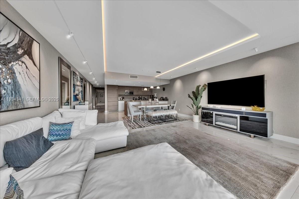 400 Sunny Isles Blvd #718, Sunny Isles Beach FL 33160