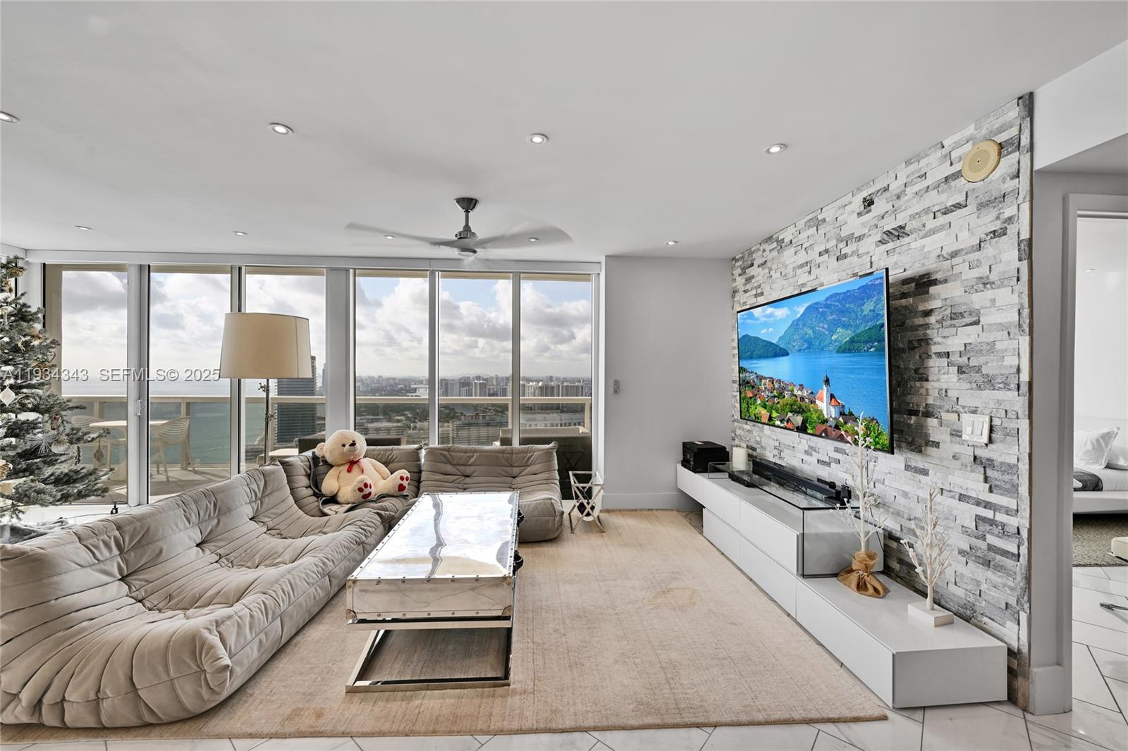 1850 S Ocean Dr #PH4405, Hallandale Beach FL 33009