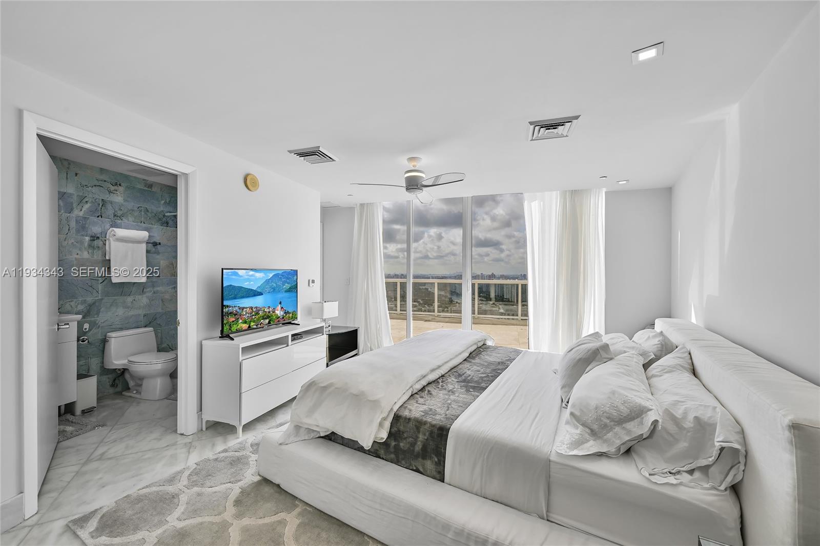 1850 S Ocean Dr #PH4405, Hallandale Beach FL 33009