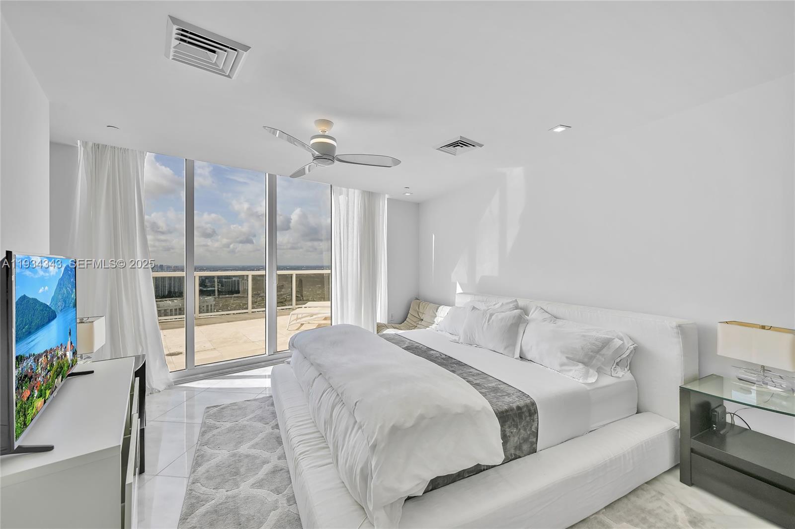 1850 S Ocean Dr #PH4405, Hallandale Beach FL 33009