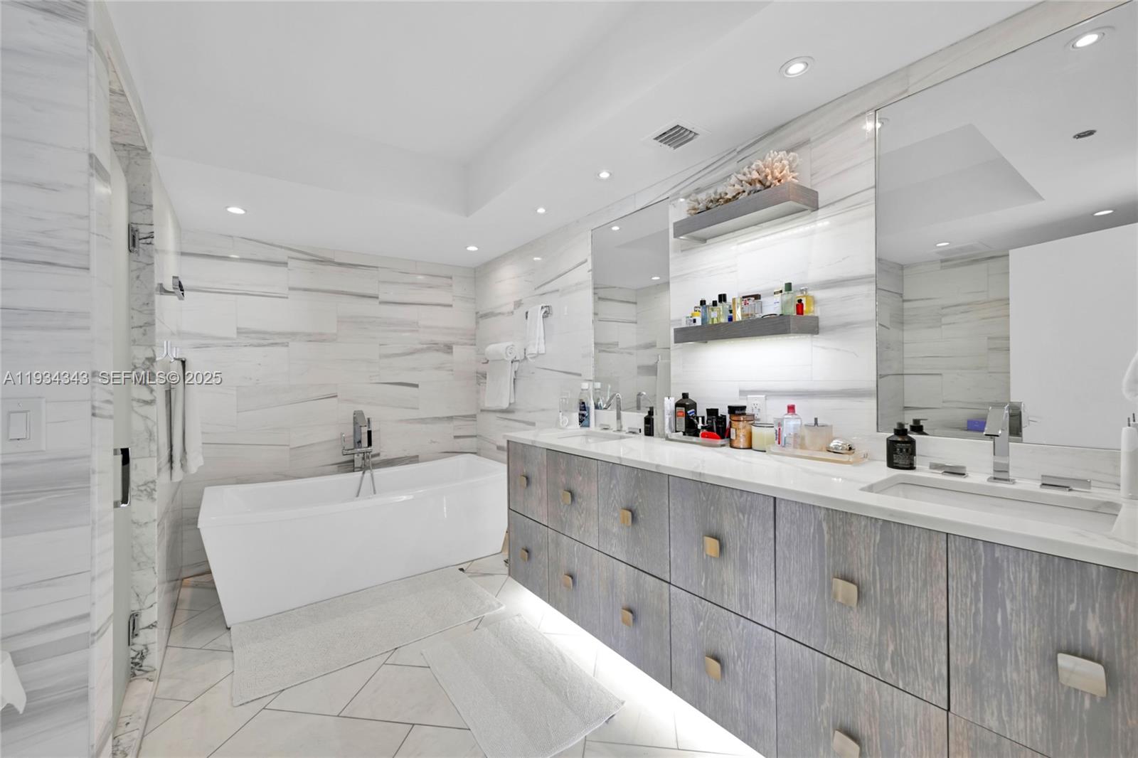 1850 S Ocean Dr #PH4405, Hallandale Beach FL 33009