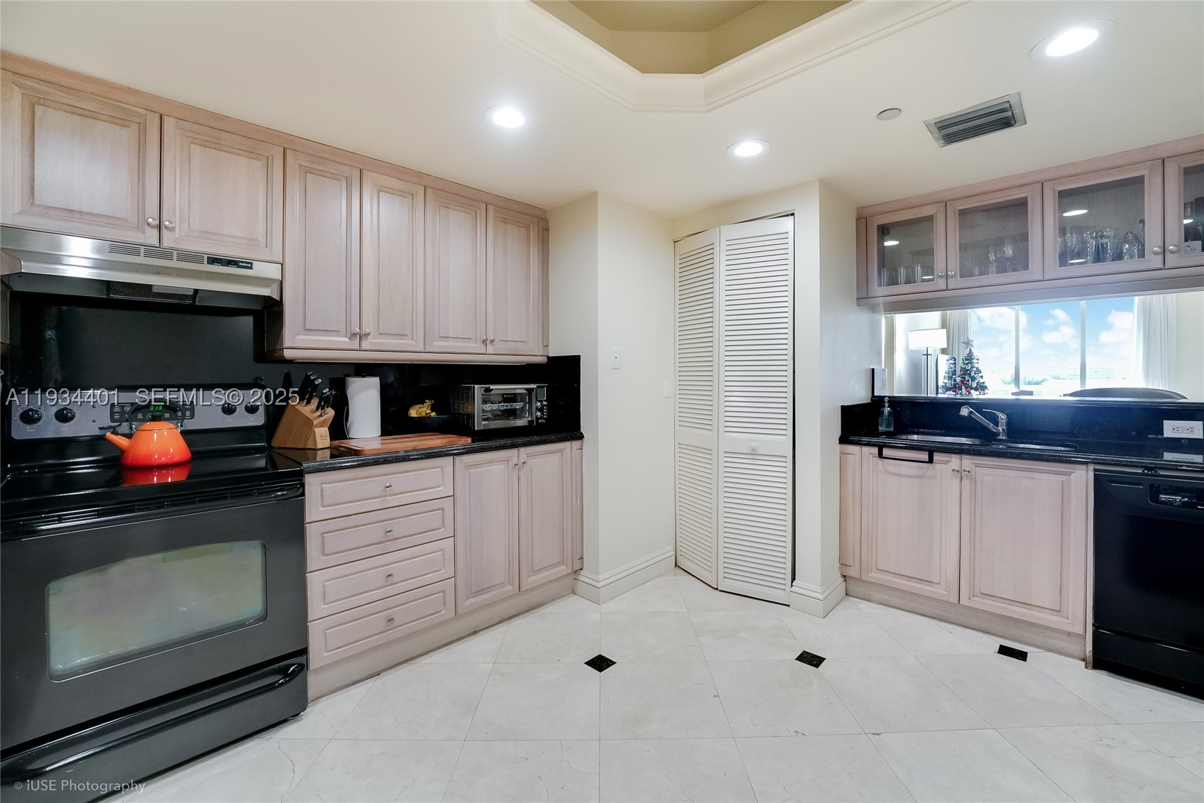 9559 Collins Ave #S5-F, Surfside FL 33154